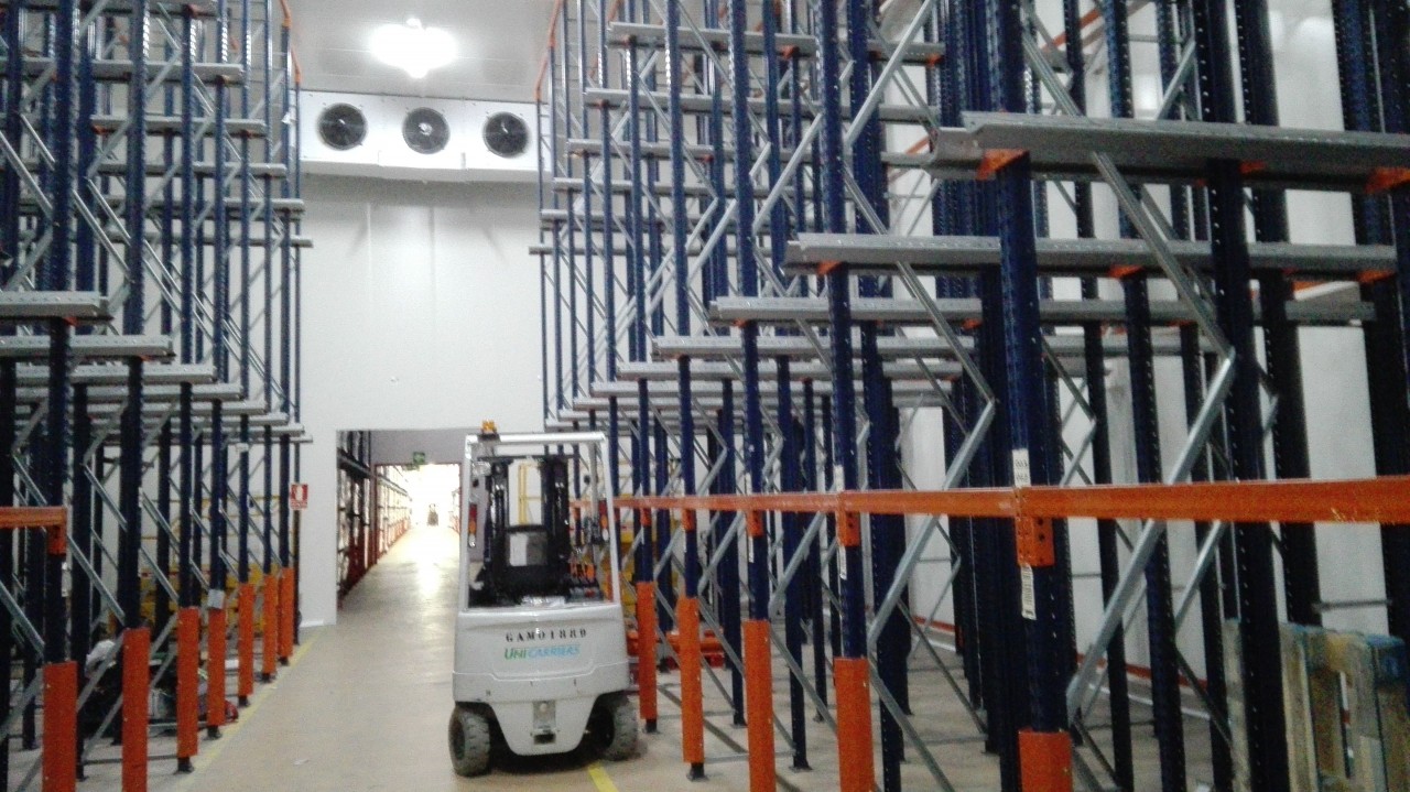 Instalación De Paneles Y Equipo De Frío De 40 Cv Para Cámara De Conservación De Tortitas De Chocolate En Grupo Siro Jaén